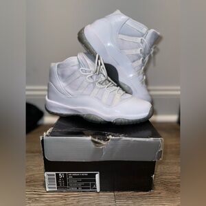 Air Jordan 11 Retro GS Size 5.5Y Silver Anniversary White/Metallic Silver
